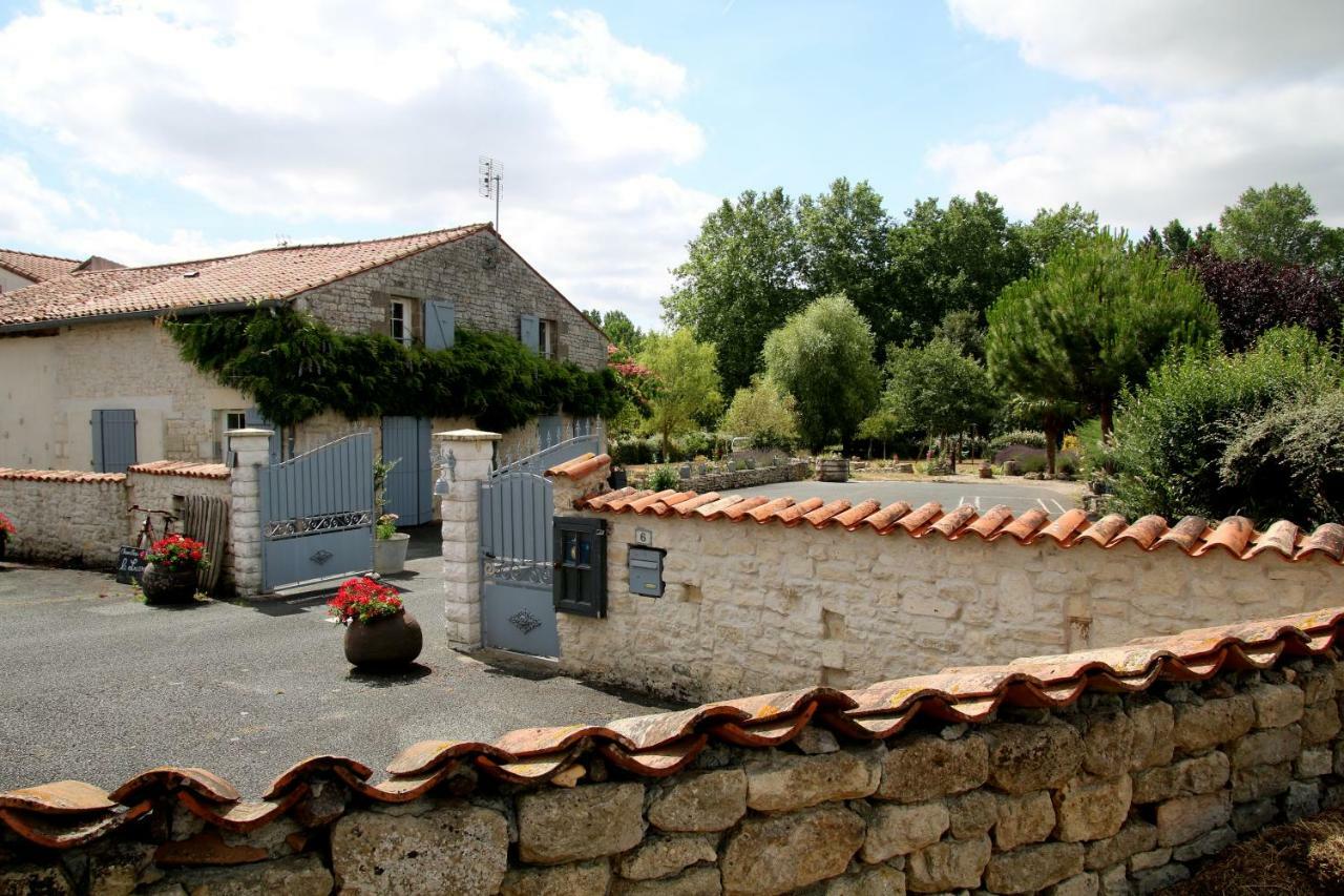 Maison D'Hotes Le Lavoir Fontaines  Exterior photo